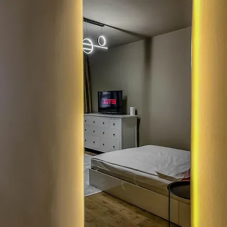 Apres Steps To Lift Apartament *